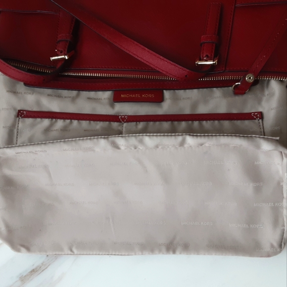 MICHALE KORS Red Jet Set Saffiano Leather Medium Tote - Picture 14 of 14